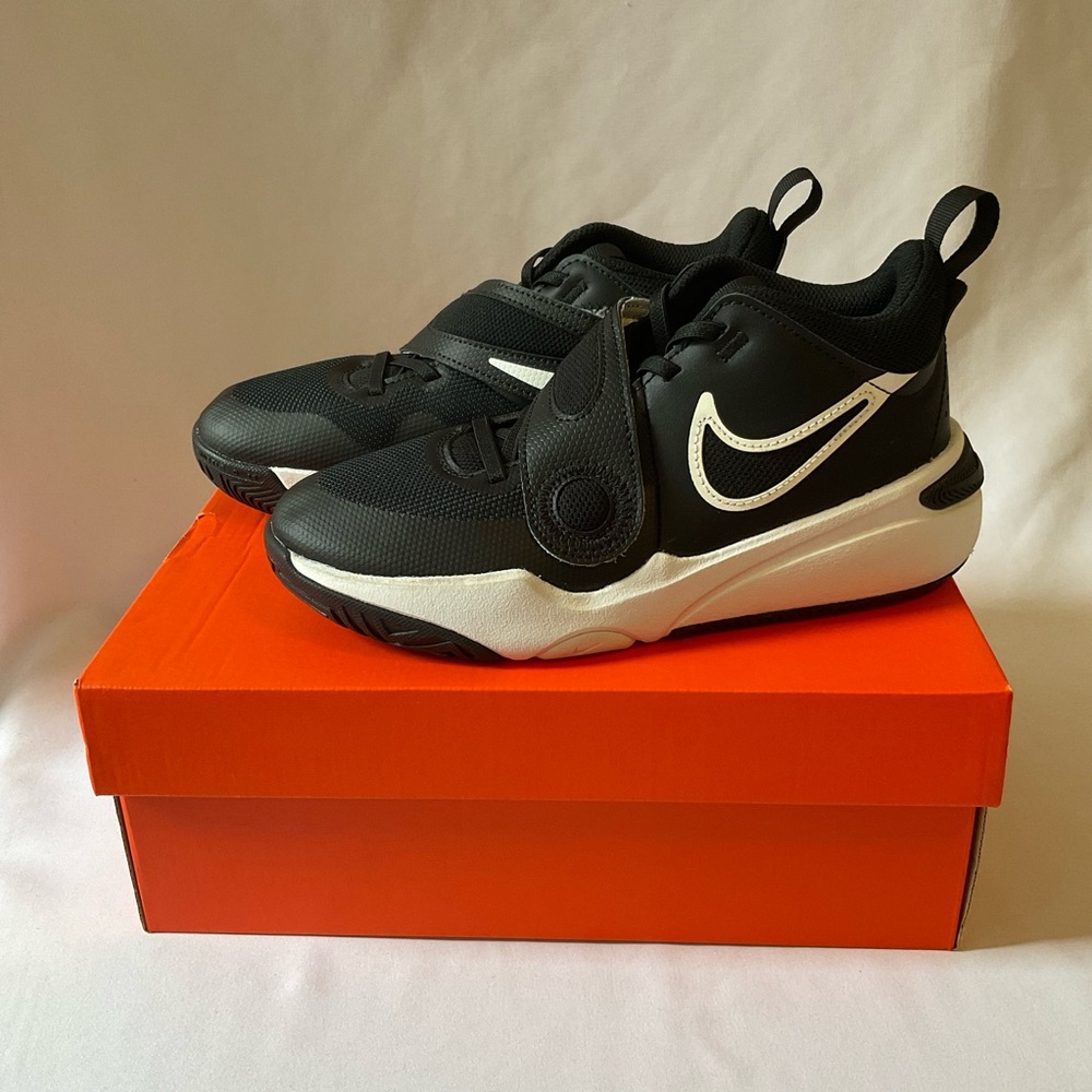 Nike Boys Team Hustle D11 DV8996-002 Black Basketball Shoes Sneakers Size 5Y